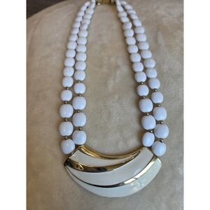 Trifari White Beaded Choker Front Closure Metal Enamel Necklace Gold-tone